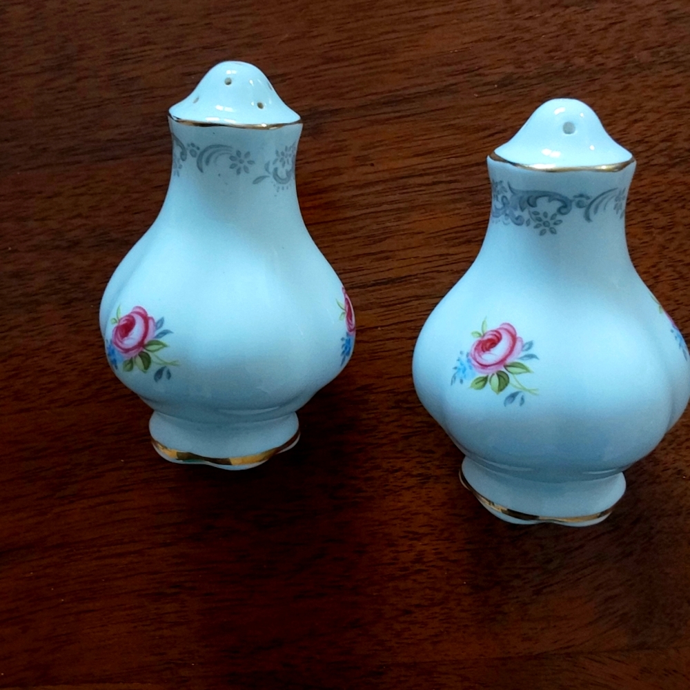Royal Albert Tranquility Salt and Pepper Shaker Set